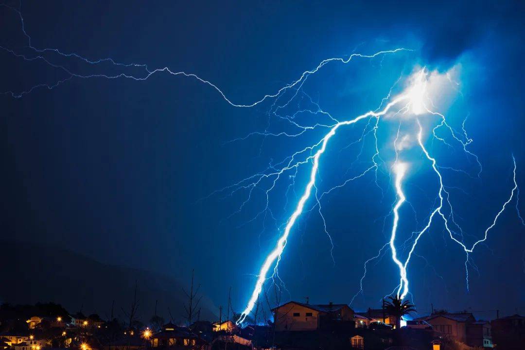 介绍个皇冠信用網网址_预警升级！上海大暴雨持续…还要连下10天！雷电已致2起惨剧介绍个皇冠信用網网址，警惕