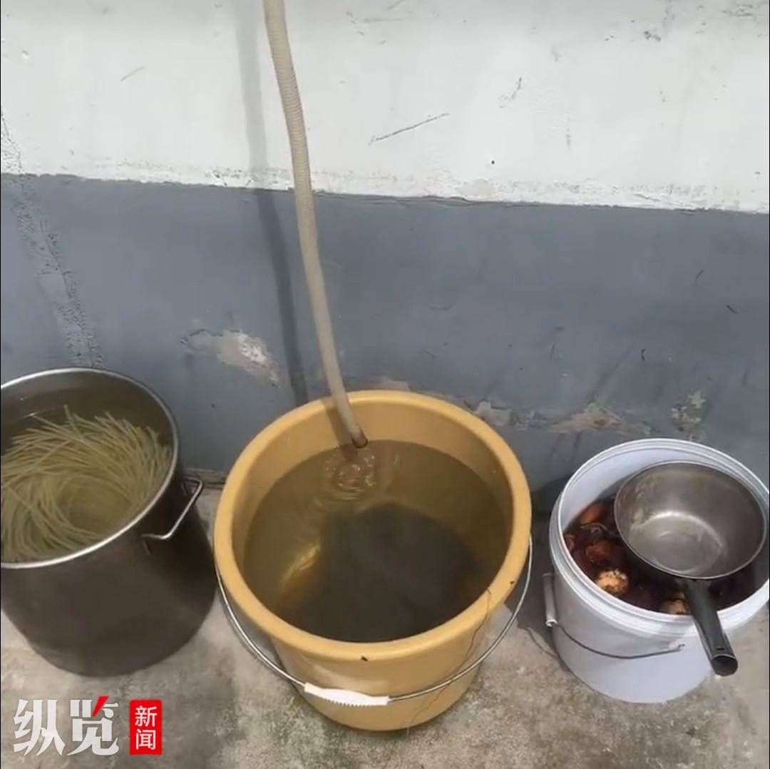 皇冠信用庄家_网友曝光江苏一饭店用空调冷凝水泡发粉丝皇冠信用庄家,当地市监局正在处理中