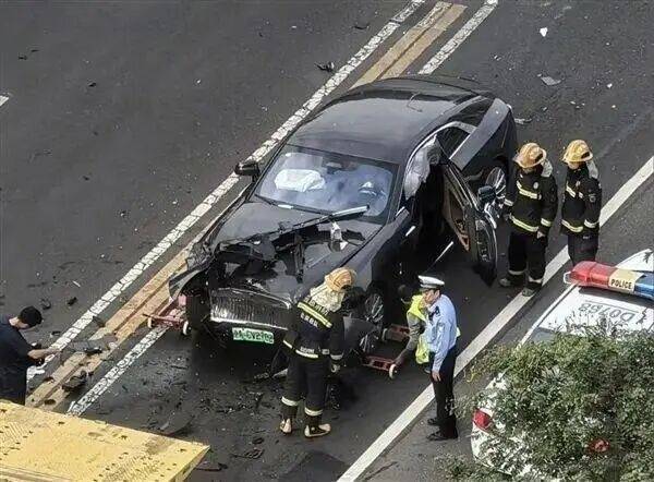 皇冠代理登录地址_陈震谈劳斯莱斯车祸后续：对方为网约车皇冠代理登录地址，已联系到伤者家属，会全力支付应该负担的赔偿